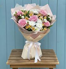 Букет цветов из:  Гвоздики, Орхидеи и Розы в Стромынь
