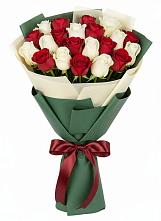 Букет Микс из красных и белых роз в Стромынь