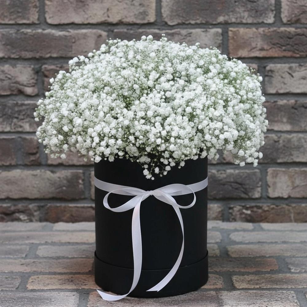 Цветочная композиция из Гипсофила в шляпной коробке в Стромынь