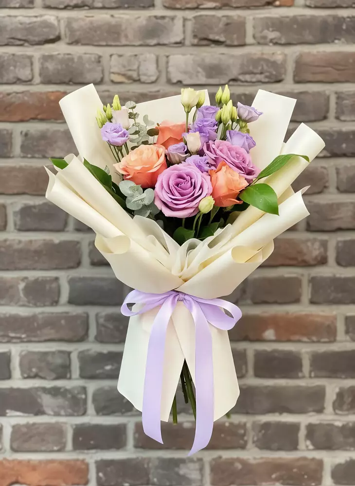 Букет цветов из: Лизиантусы и Розы в Стромынь