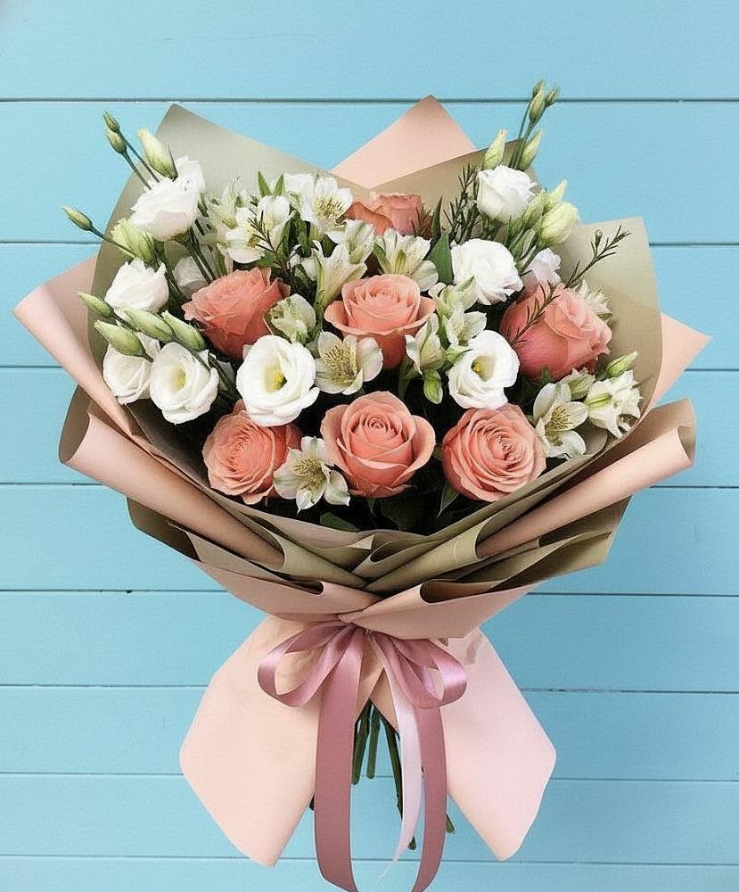 Букет цветов из: Розы, Альстромерии и Лизиантусы в Стромынь