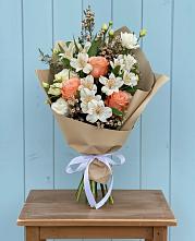 Букет цветов из:  Альстромерии, Лизиантусы, Розы и Хризантемы в Стромынь