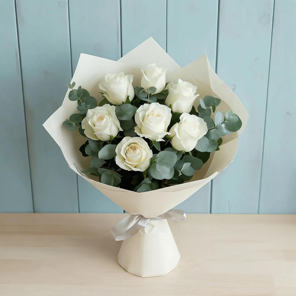 Букет Белые розы в Эвкалипте в Стромынь