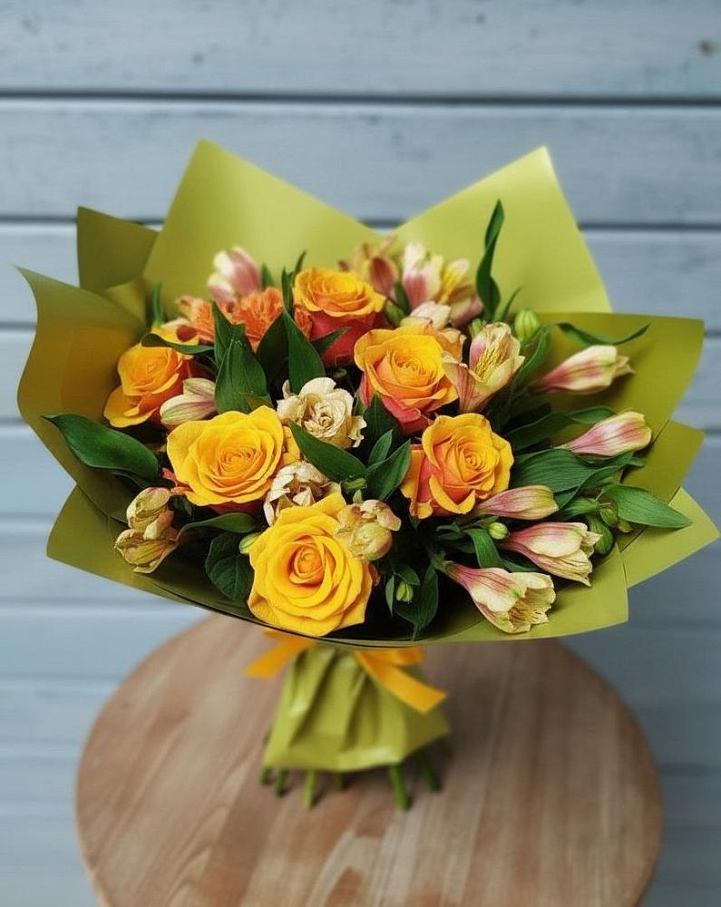 Букет цветов из: Альстромерии и Розы в Стромынь