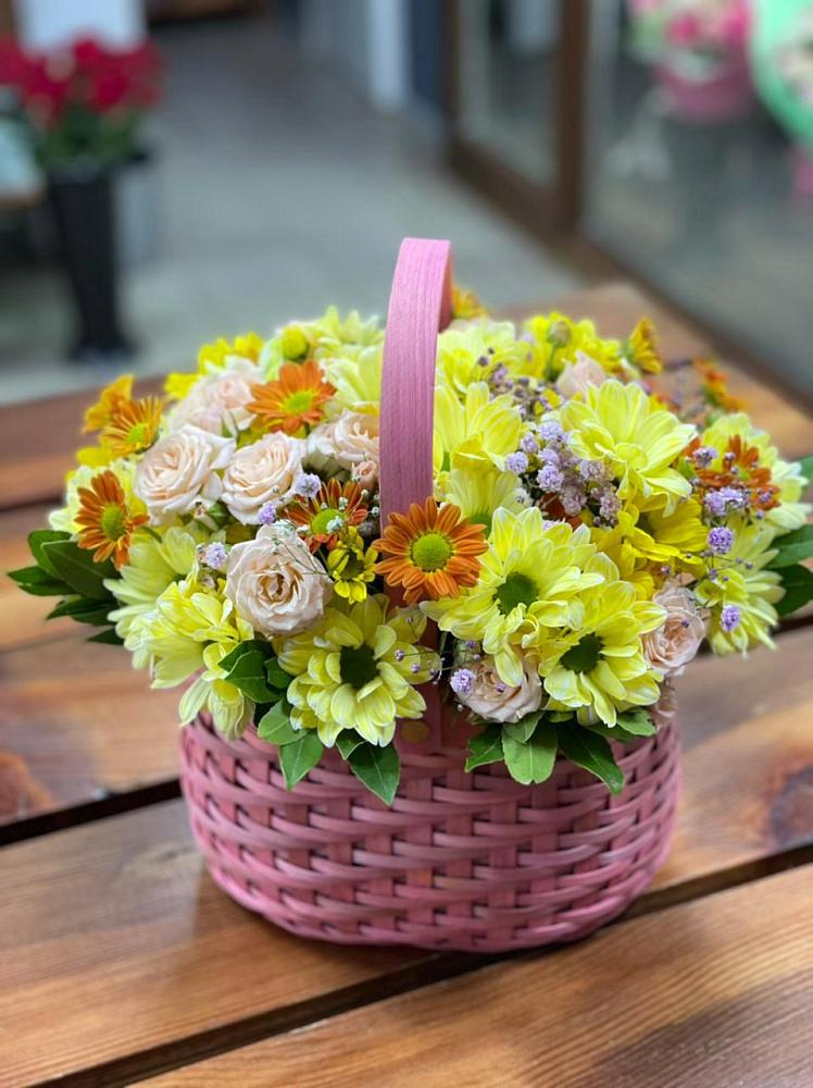 Цветочная композиция из Хризантемы и Розы в корзине в Стромынь