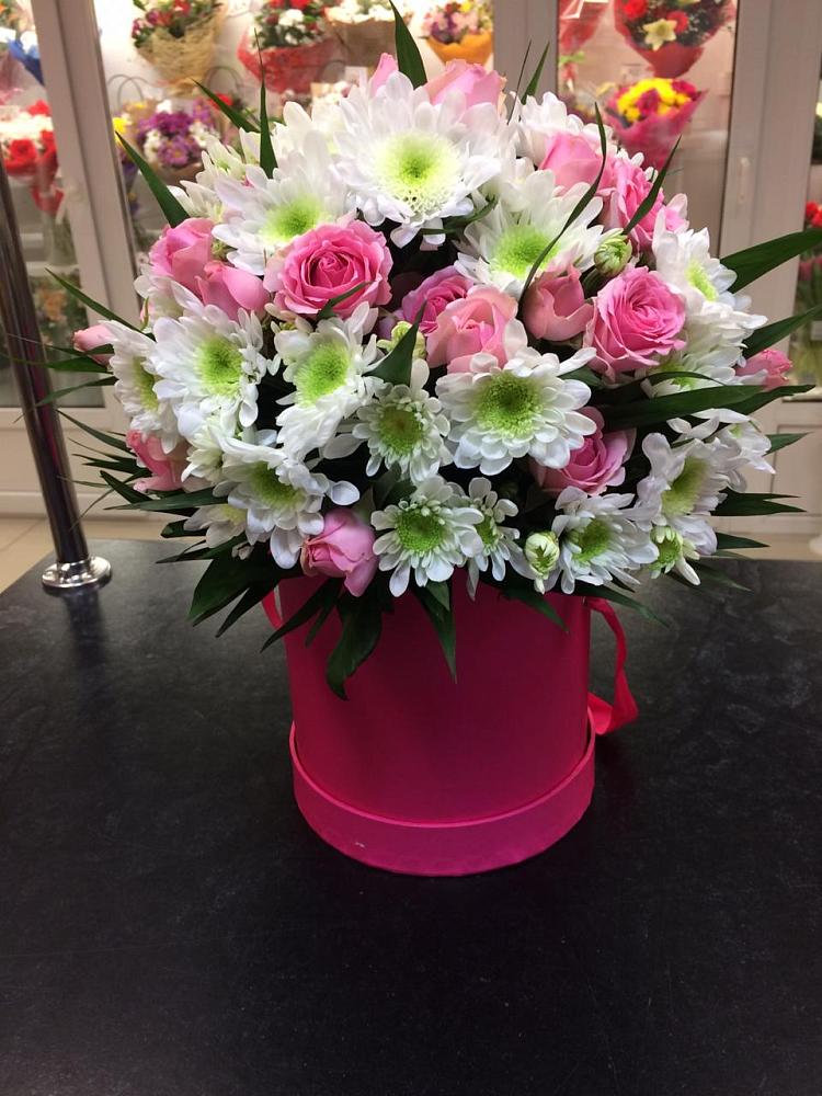 Цветочная композиция из Розы и Хризантемы в шляпной коробке в Стромынь