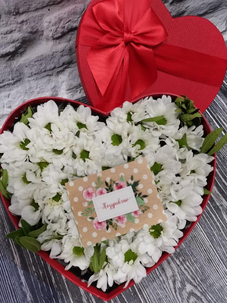 Цветочная композиция из Хризантемы в виде сердца в Стромынь