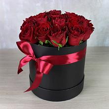 Цветочная композиция из Розы в шляпной коробке в Стромынь